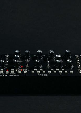 Moog mother-32 semi-modular synthesizer3 фото