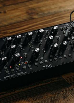 Moog mother-32 semi-modular synthesizer4 фото