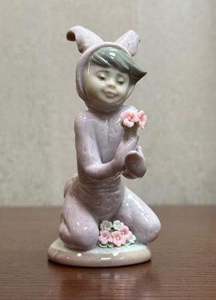 Порцелянова статуетка lladro «хлопчик-зайчик із польовими квітами».