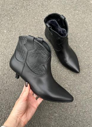 Ботинки ковбойки женские кожаные демисезонные черные
