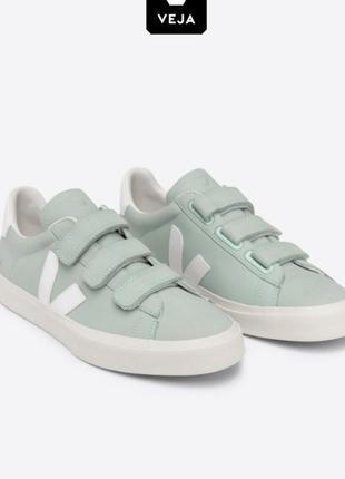 Кожаные кроссовки veja