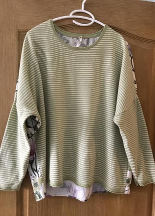 Лонгслів  оверсайз з двох різних тканин.