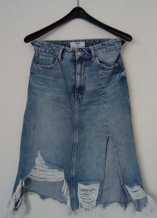Оригинальная джинсовая юбка миди с рваностями, рваными краями, разрезом