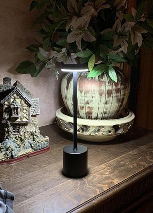 Світильник led лампа настільна  на акумуляторі для відключень світла павер банк акумулятор на зарядці лампа нова з коробкою