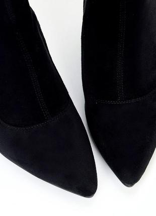 Розпродаж чорні демісезонні ботильйони з гострим носом на підборах 40р.