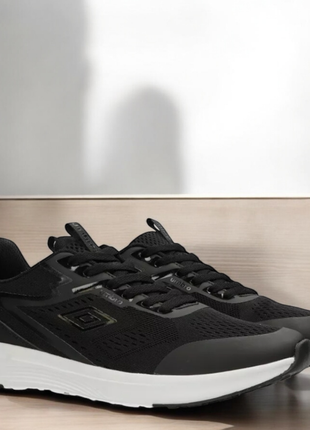 Чоловічі кросівки umbro ivan(оригінал)39-25,5см.