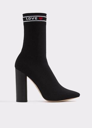 Елегантні і стильні чоботи шкарпетки aldo.
