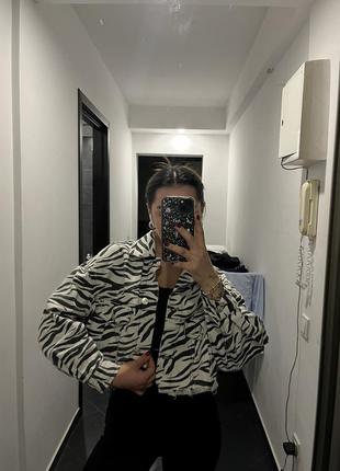 Джинсова куртка bershka