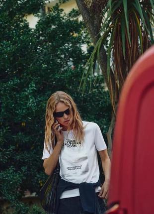 Футболка біла з принтом металізованим zara new