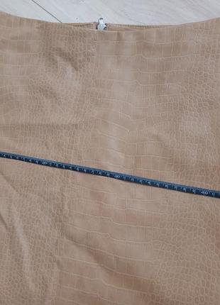 Бежевая юбка мини юбка с принтом рептилии6 фото