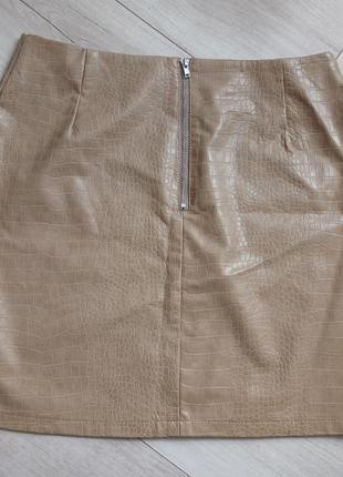 Бежевая юбка мини юбка с принтом рептилии