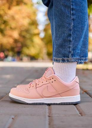 Жіночі кросівки nike sb dunk pink white знижка sale | smb1 фото