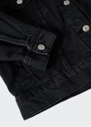 Чорна джинсова куртка mango6 фото