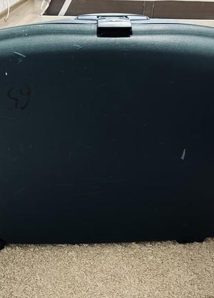 Дорожний чемодан