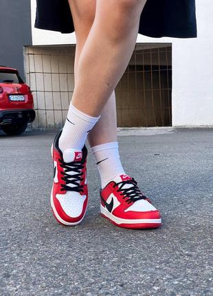 Жіночі кросівки nike sb dunk red white black знижка sale | smb6 фото