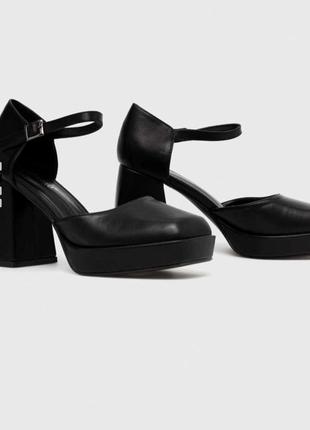 Новые крутые босоножки