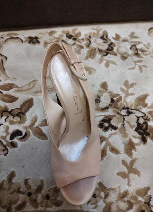 Элегантные босоножки