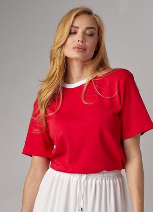 Бавовняна трикотажна жіноча футболка з контрастною окантовкою червона5 фото