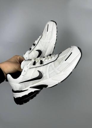 Чоловічі кросівки білі з чорним nike vomero 5 white6 фото