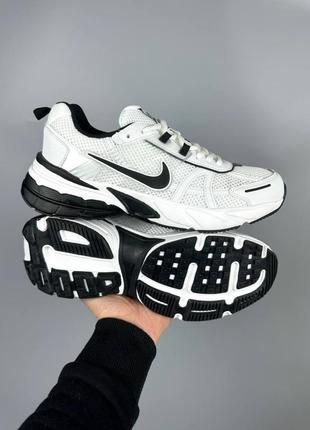 Чоловічі кросівки білі з чорним nike vomero 5 white5 фото