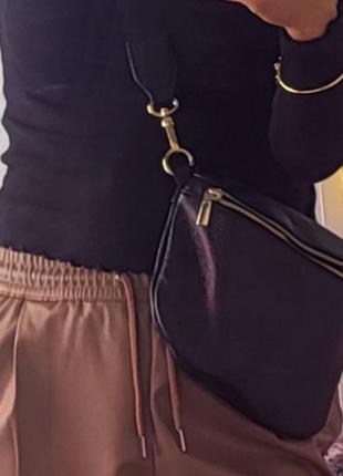 Сумка натуральна шкіра!
італія
стан :  нової!!
дуже хороша і крепка якість шкіри!