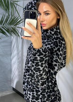 Спортивный костюм: худи с капюшоном и штаны.9 фото