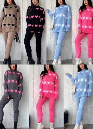 Костюм вязаный весенний