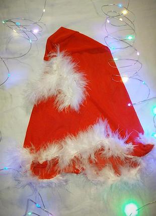 Шапочка санти з пір'ям