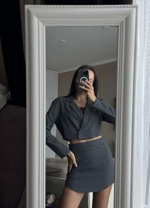 Костюм серый кроп пиджак и юбка zara2 фото