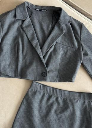 Костюм серый кроп пиджак и юбка zara5 фото