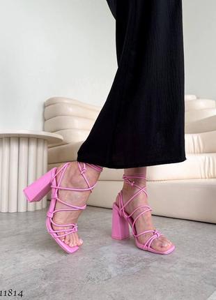 Розовые кожаные босоножки с тонкими ремешками лямками на высоком толстом каблуке с квадратным носом завязками шнуровкой завязках шнуровке барби5 фото