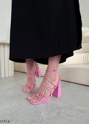 Розовые кожаные босоножки с тонкими ремешками лямками на высоком толстом каблуке с квадратным носом завязками шнуровкой завязках шнуровке барби7 фото