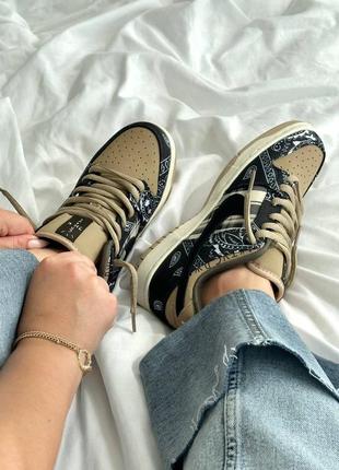 Женские кроссовки nike dunk low travis scott6 фото