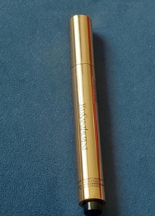 Коректор для обличчя yves saint laurent ysl
touche eclat 1.5 radiant silk.2 фото