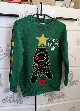 Свитер вязаный новогодний.