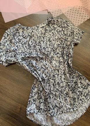 Чорна з білим блузка футболка з мармуровим принтом принт h&m розмір xs s m