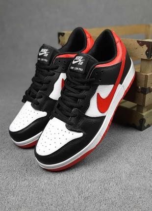 Nike sb dunk low pro білі з чорним з червоним