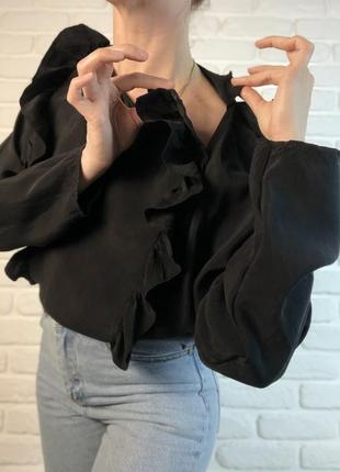Шикарная черная шелковая блуза zara с воланами. натуралтная нарядная блуза с купро3 фото