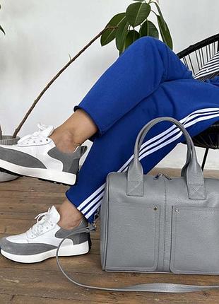 Вмістовна ділова жіноча сумка із натуральної італійської шкіри з карманами