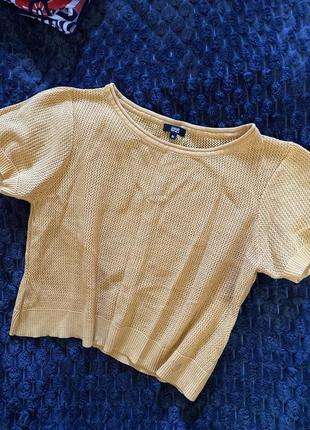 Вʼязана футболка