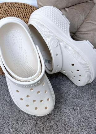 Жіночі крокси на платформі crocs stomp white білі на платформі1 фото