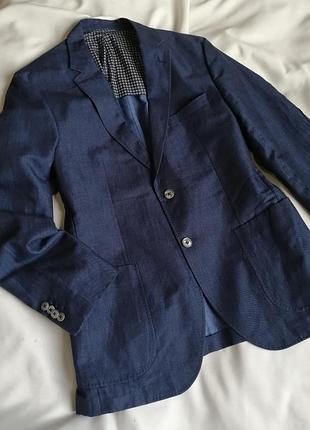 Класичний чоловічий жакетик