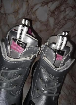 Сріблясті круті  демісезонні черевики8 фото