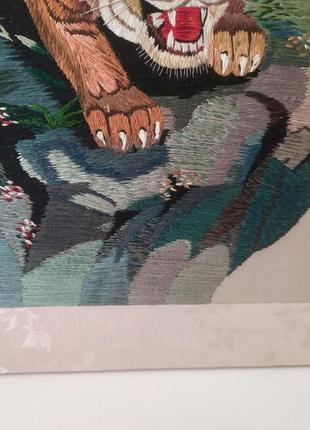 Вышивка шелком на шелке тигр. китай времен ссср