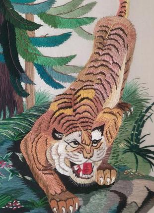Вышивка шелком на шелке тигр. китай времен ссср