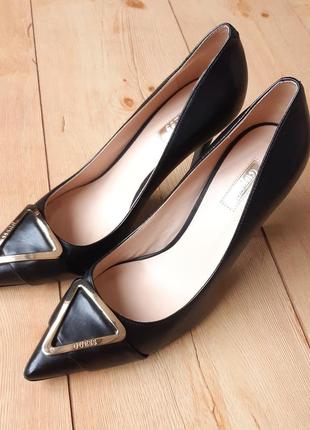 Кожаные туфли guess, 40 р