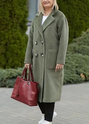 Демісезонне пальто класичного крою. на підкладці. на пальто ледь помітна діагональна смужка на тон т