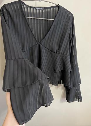 Блуза в прозрачную полоску с v-образным вырезом с рюшами boohoo нарядная блузка чёрная 🖤6 фото