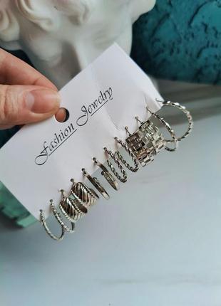 Набір сережок з шести пар в сріблястому кольорі, біжутерія