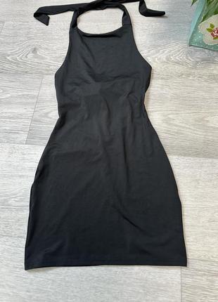 Чорна м'яка на дотик сукня з вирізаною спинкою та вирізом маленька чорна сукня з пуш ап6 фото